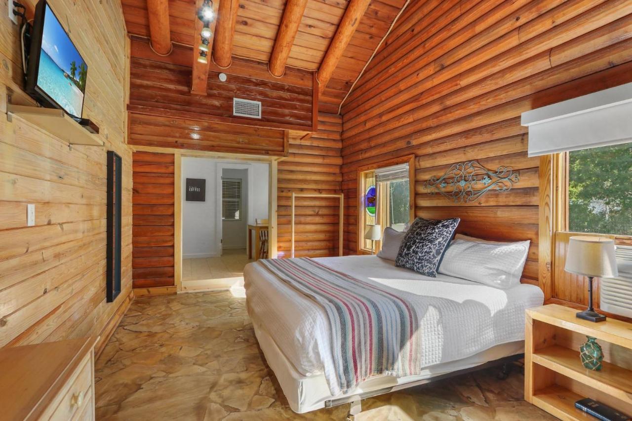 Holiday home Log And Suites- Unit 4 *